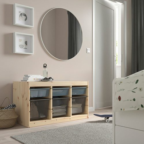 Cajones de madera clara TROFAST, espejo, decoración, cuna, monopatín.