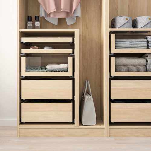Armario de madera con cajones de cristal, ropa organizada, cierre lento
