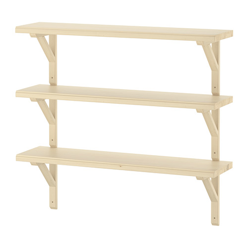 Una estantería de pared de madera de color claro TRANHULT con tres niveles. Es un diseño simple y práctico ideal para el almacenamiento en la pared y la exhibición de artículos.