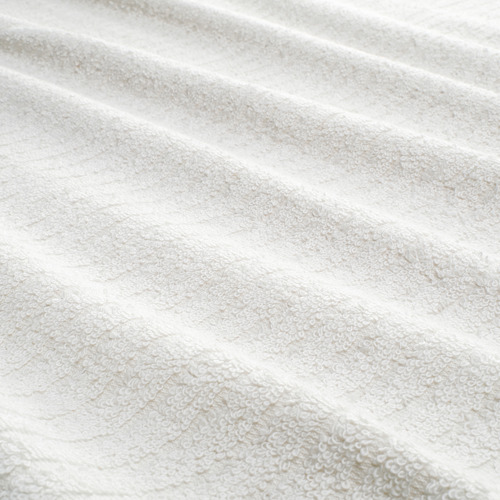 Primer plano de una toalla suave y afelpada con superficie texturizada, que muestra calidad y absorbencia.