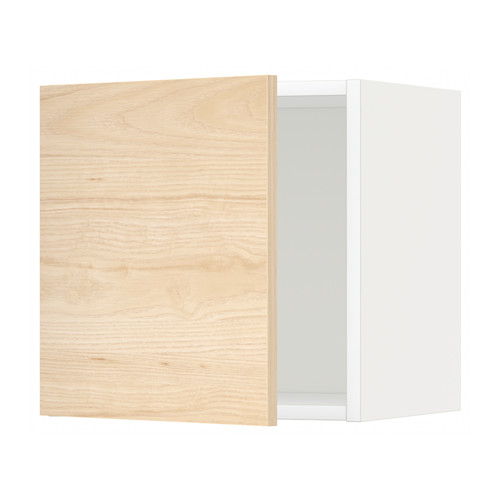 Armario abierto de madera con marco blanco. Acabado en madera natural más bordes blancos.