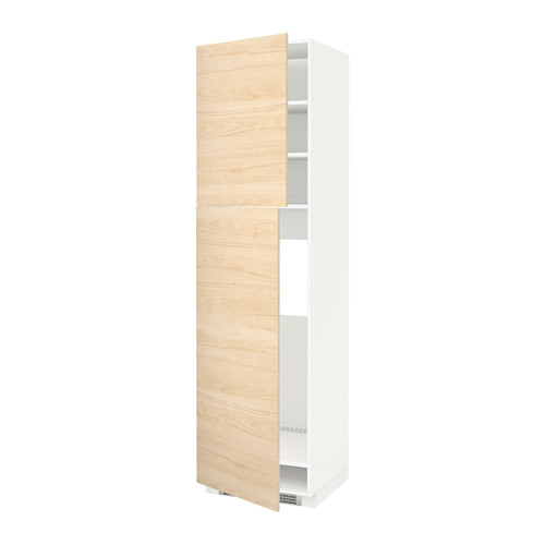 Mueble blanco con puertas de madera de fresno claro, estantes ajustables.