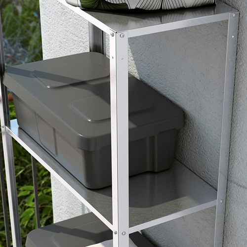 Estante de almacenamiento exterior/interior de tres niveles con patas de plástico, ideal para balcones o baños. Apilable, robusto y resistente a la intemperie.