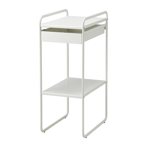 Mueble de almacenaje metálico multiusos SUNNERSTA blanco con estantes y cajón.
