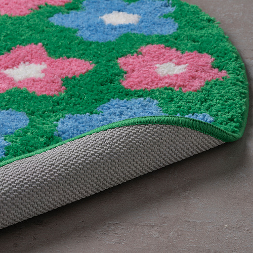 Alfombra de baño con flores rosas, hojas verdes y cielo azul. Pelo suave y grueso para mayor comodidad. Parte inferior gris antideslizante.