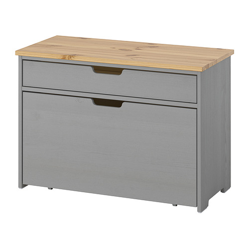 Un banco de almacenamiento de madera gris KALLSÖ con tapa de madera natural. Tiene dos cajones y está diseñado para espacios estrechos.