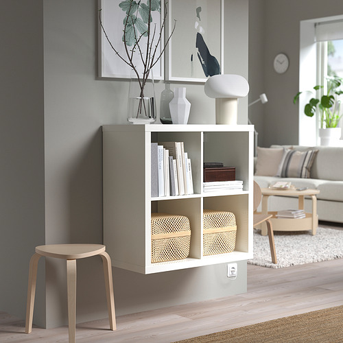 Estantería KALLAX con libros, cajas, decoración, taburete; Fondo de la sala de estar