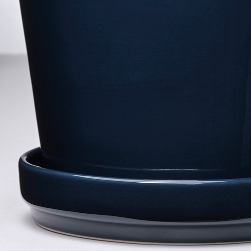 Maceta azul oscuro con platillo a juego, diseño elegante, bordes lisos, acabado duradero.
