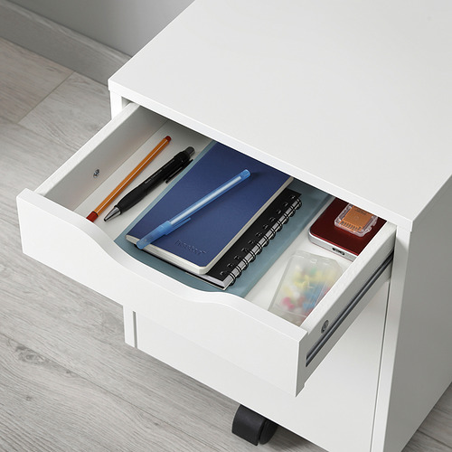 Cajonera ALEX blanca abierta llena de artículos de papelería como cuadernos, bolígrafos y lápices, diseñada para una organización eficiente del espacio de trabajo.