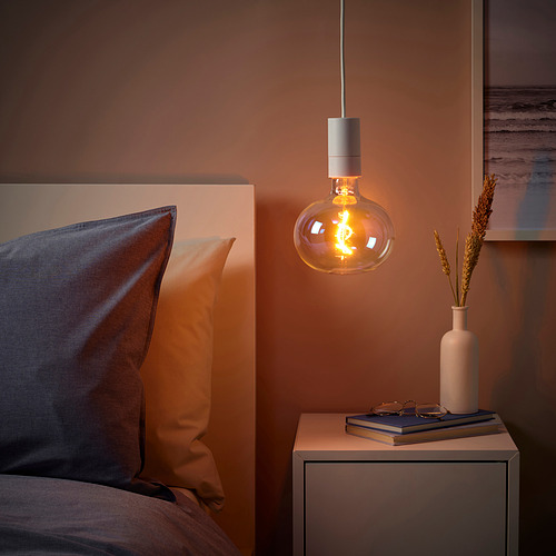 SUNNEBY / MOLNART, lámpara colgante con bombilla LED E26 260 lm 1800K. 2 de 3 abrir diálogo