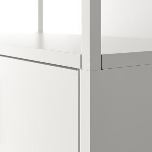 Unidad de almacenamiento moderna con líneas limpias, superficie blanca y detalles metálicos.