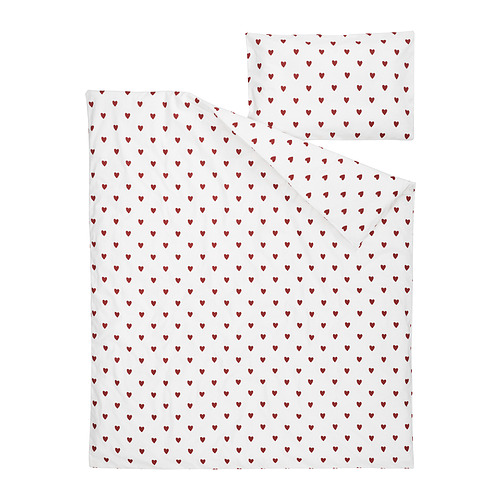 Una funda nórdica blanca para bebé con corazones rojos, con diseño BARNDRÖM, confeccionada en 100% algodón.