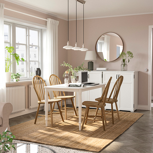 Moderno juego de comedor DANDERYD de 4 plazas con mesa de acero y sillas de madera en una habitación luminosa.