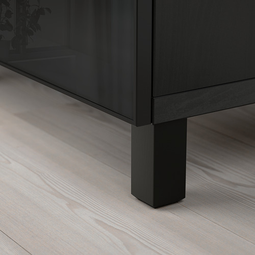 Aparador negro moderno y elegante con tapa de cristal y suelo de madera, con un diseño y materiales de calidad.