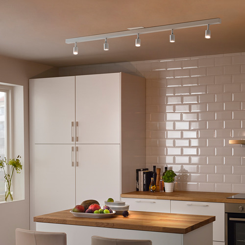 BÄVE, guía de iluminación con 5 focos LED integrada 1500 lm. 2 de 5 abrir diálogo