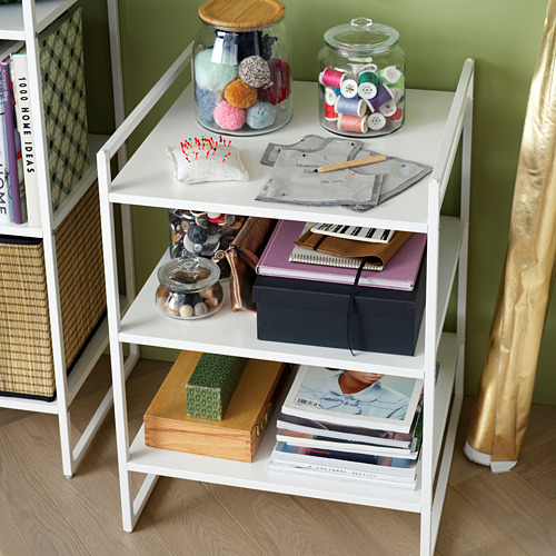 Unidad de almacenamiento de 3 estantes JONAXEL blanca con frascos de vidrio, libros y suministros; Ideal para manualidades organizadas o espacio de oficina.