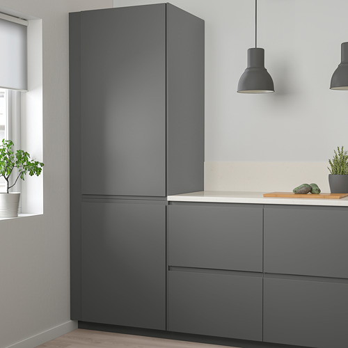 Modern kitchen with sleek, dark grey VOXTORP cabinets and minimalist design.