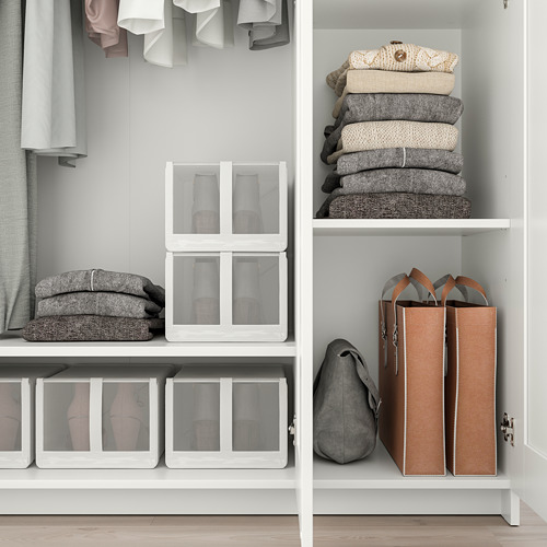 Well-organized closet with shelves for folded clothes, boxes for accessories, and hooks for hanging garments. Includes safety fitting.