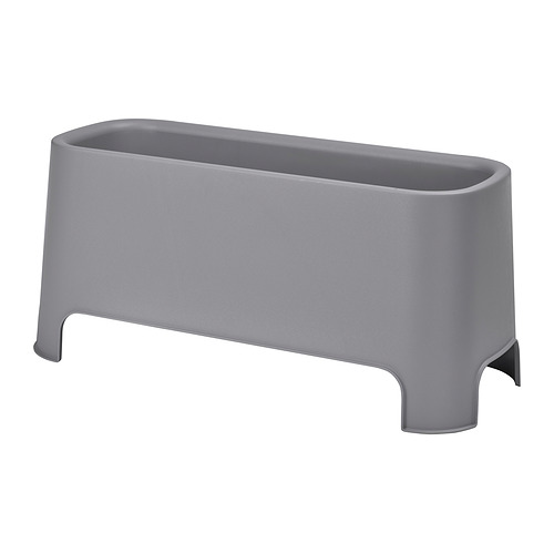 Jardinera rectangular gris de superficies lisas y bordes ligeramente curvados, fabricada en plástico reciclado. Ideal para uso en interiores y exteriores.