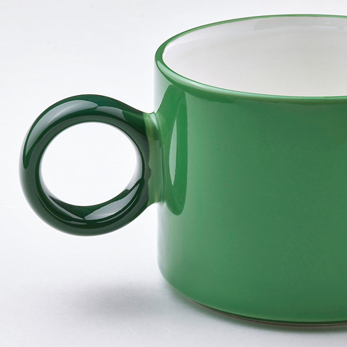 Taza verde con asa ergonómica