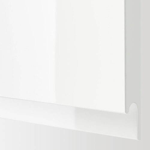 Moderno mueble de cocina blanco con líneas elegantes y limpias y acabados suaves, que enfatizan la alta calidad y el diseño contemporáneo.