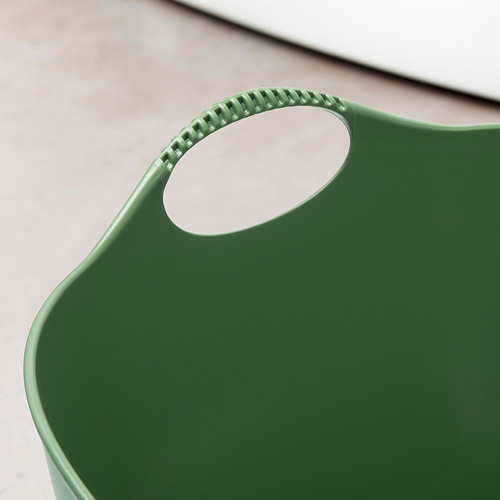 Cesta de lavandería TORKIS flexi verde en primer plano, que muestra plástico duradero y suave y flexible con asas resistentes.