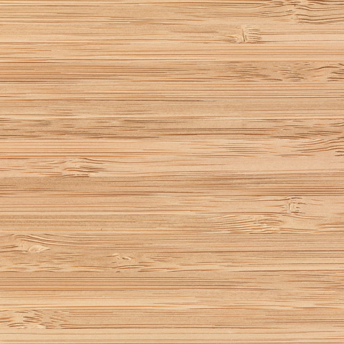 Primer plano de madera de bambú lisa, que muestra vetas naturales y color tostado claro, resaltando su fina textura y calidad.