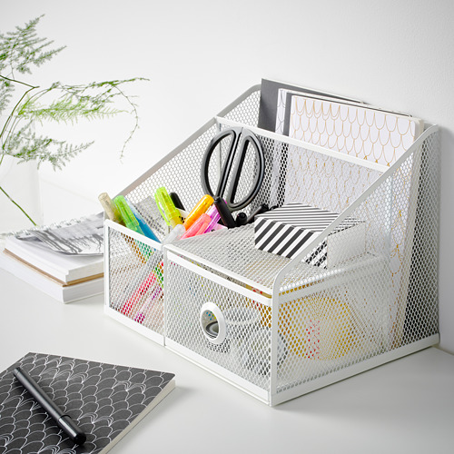 Organizador de escritorio DRÖNJÖNS blanco con bolígrafos, tijeras y cuadernos; Encaja bien en el escritorio con otros suministros.