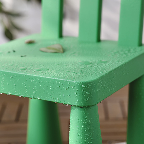 Mesa infantil verde rocío, perteneciente a la serie MAMMUT, diseñada para su uso en exteriores y fácil limpieza.