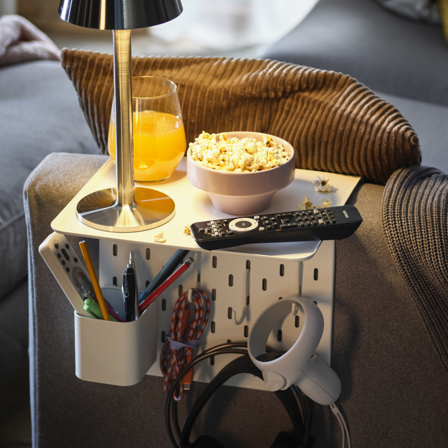 KRAMPHULT / SKÅDIS, bandeja de reposabrazos con gancho. 4 de 5 abrir diálogo
