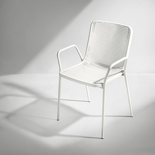 Silla TORPARÖ de metal blanco: moderna, diseño perforado, pequeña, duradera.