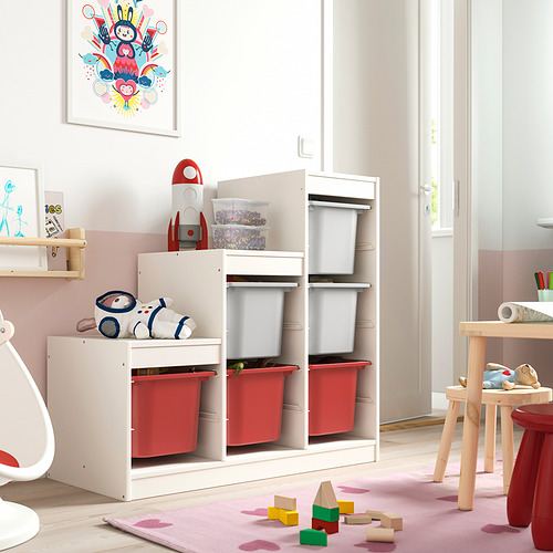Almacenamiento TROFAST con cubos rojos/grises para juguetes de los niños.