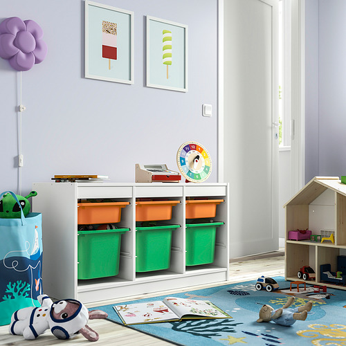 Sala de juegos para niños con almacenamiento, juguetes y arte TROFAST.