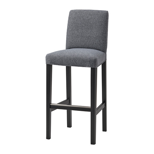 Un taburete de bar BERGMUND gris con asiento y respaldo acolchados, sostenido por una estructura de metal negro.
