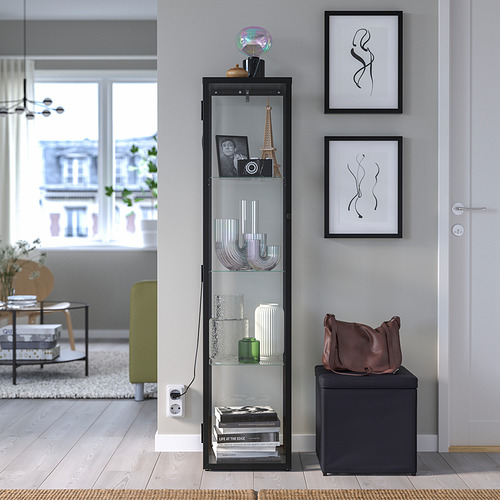 Moderna vitrina con puerta de cristal, BLÅLIDEN, cabe en rincón, objetos de colección, iluminación integrada.