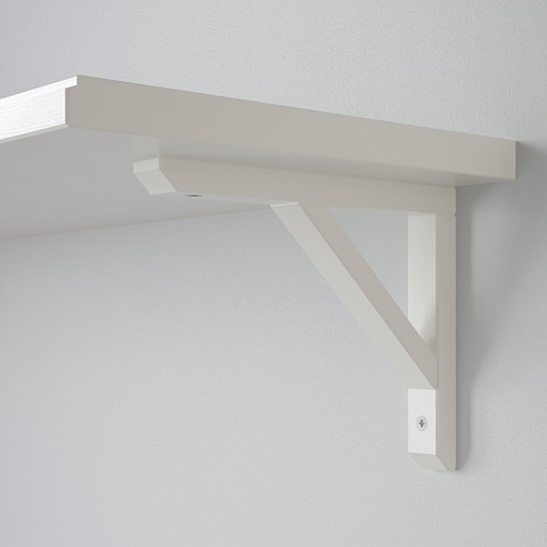 Un elegante y moderno estante blanco montado en la pared con un soporte robusto y en ángulo, fijado de forma segura a una pared lisa.