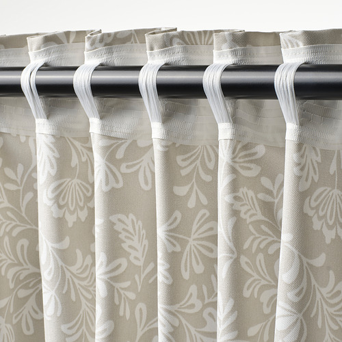 Cortinas florales SNÖRUTA con ganchos de anillo para facilitar su uso.