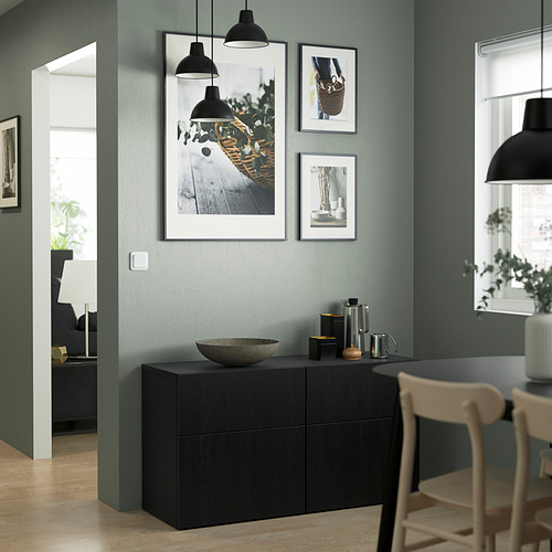 Sala de estar con aparador BESTÅ, arte y decoración.
