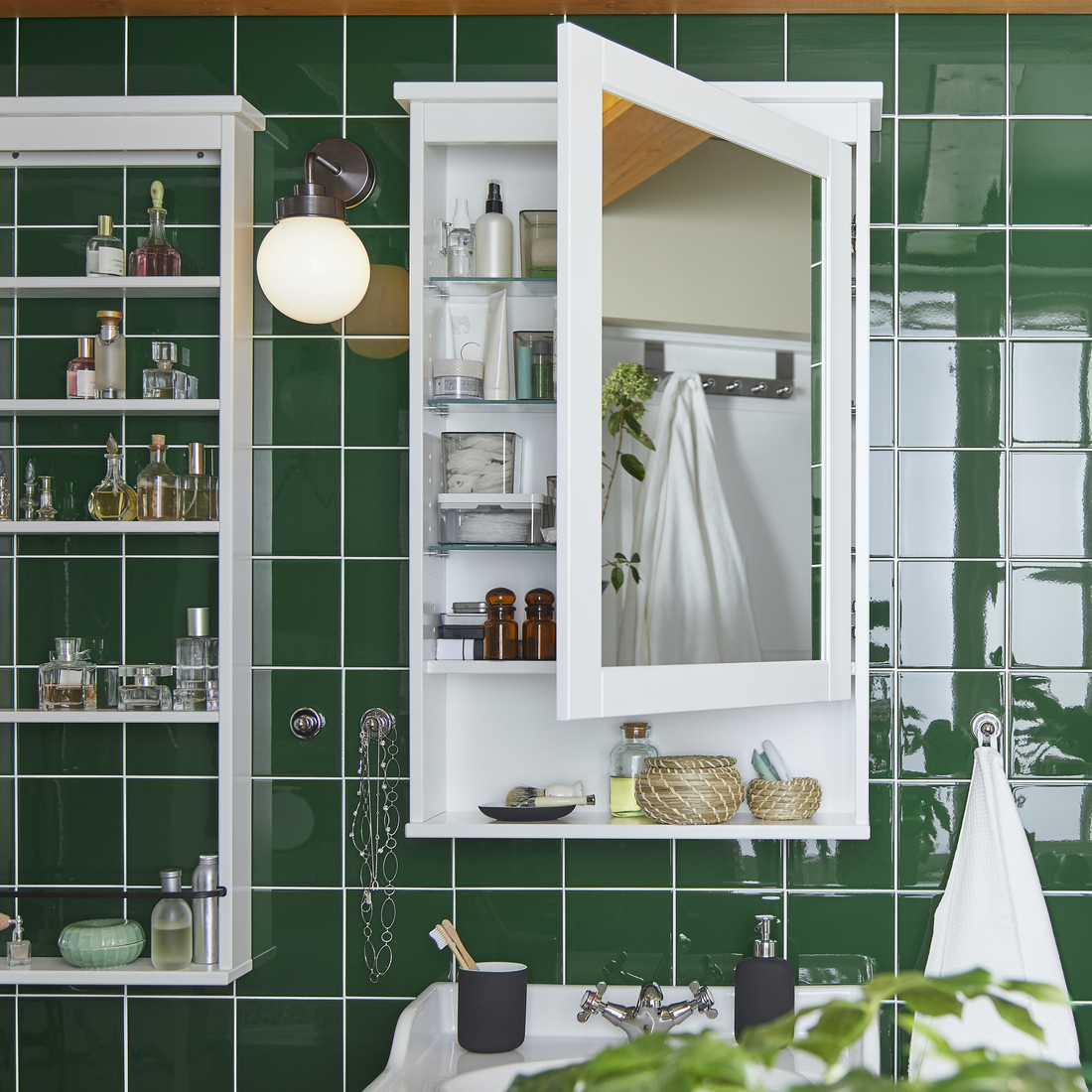 HEMNES, mueble de baño con espejo y 1 puerta. 2 de 4 abrir diálogo