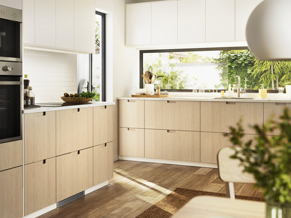 Modern Nordic-style kitchen with light wood cabinets and a horizontal window.