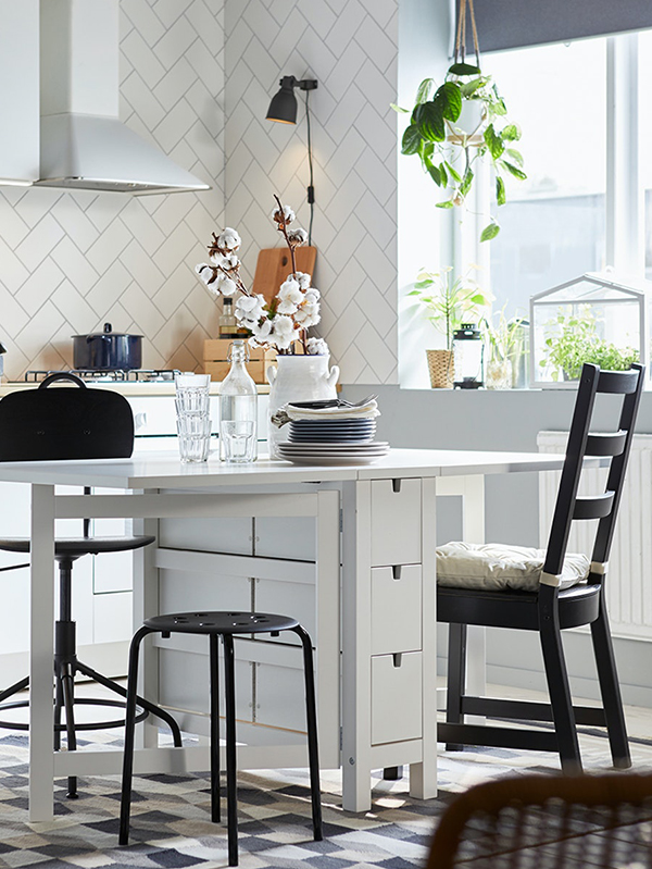 Practical kitchen with NORDEN table, MARIUS stool, KULLABERG chair, NORDVIKEN chair, KORKEN bottle and MALINDA cushion.