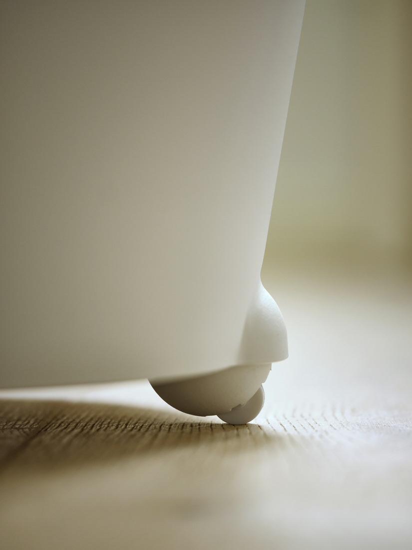Self watering plant pot