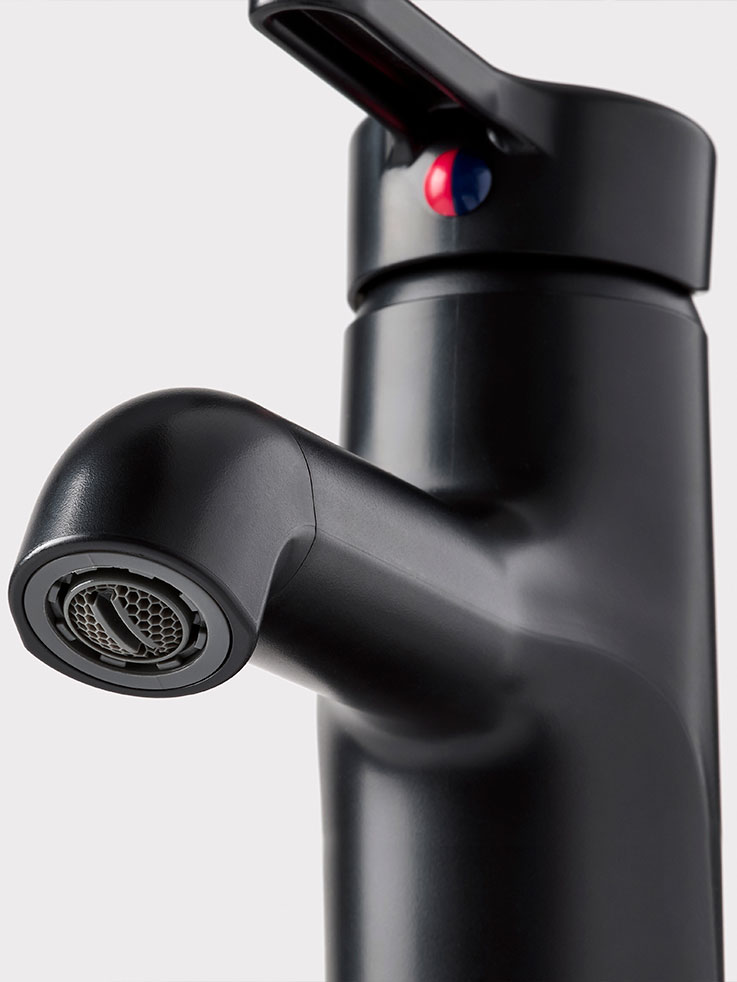 The SALJEN bath faucet black color