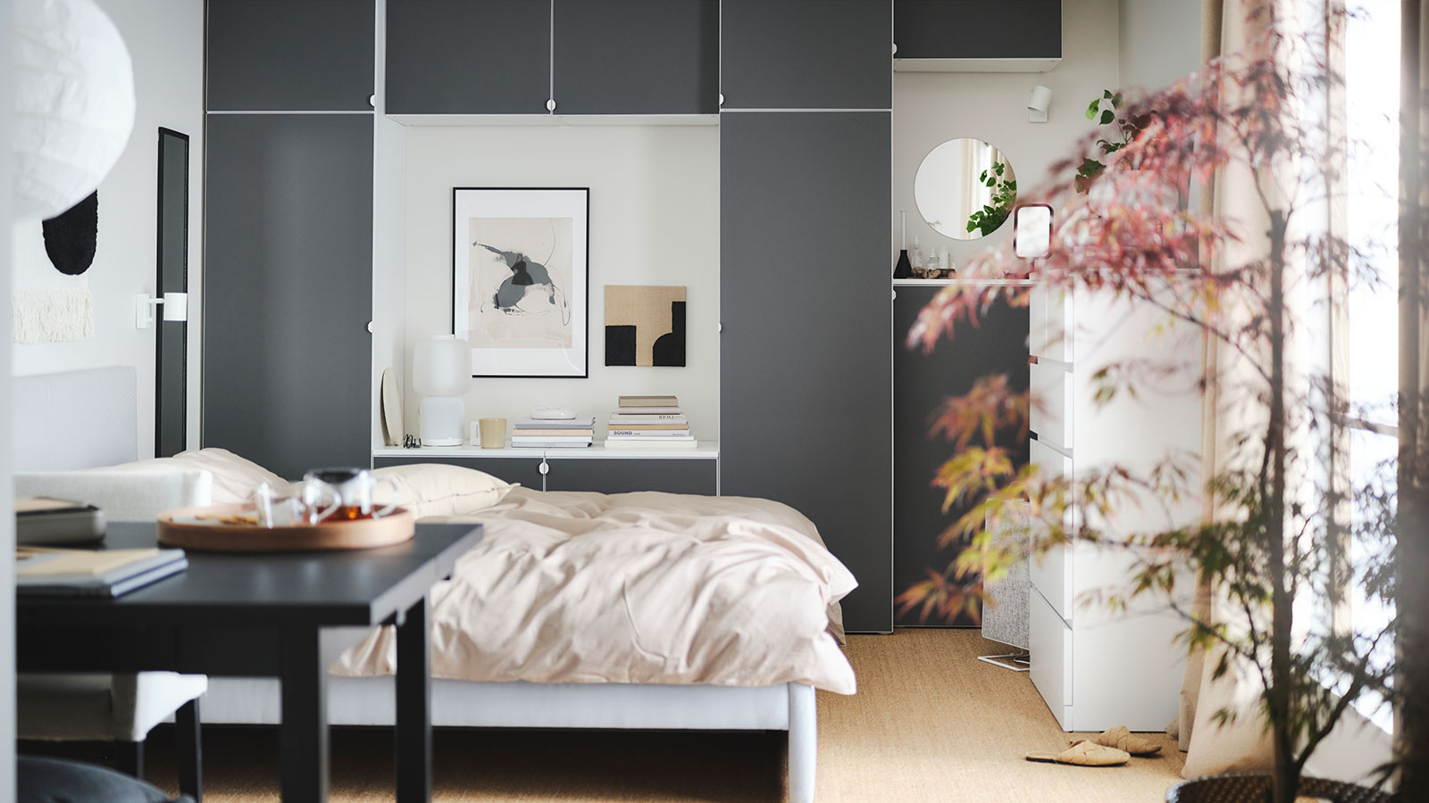 Bedroom with a serenate space