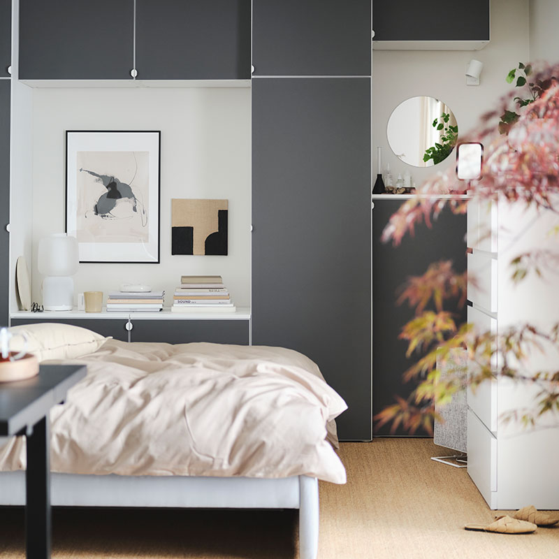 Bedroom with a serenate space