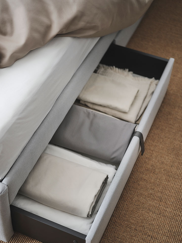 Upholstered bed full