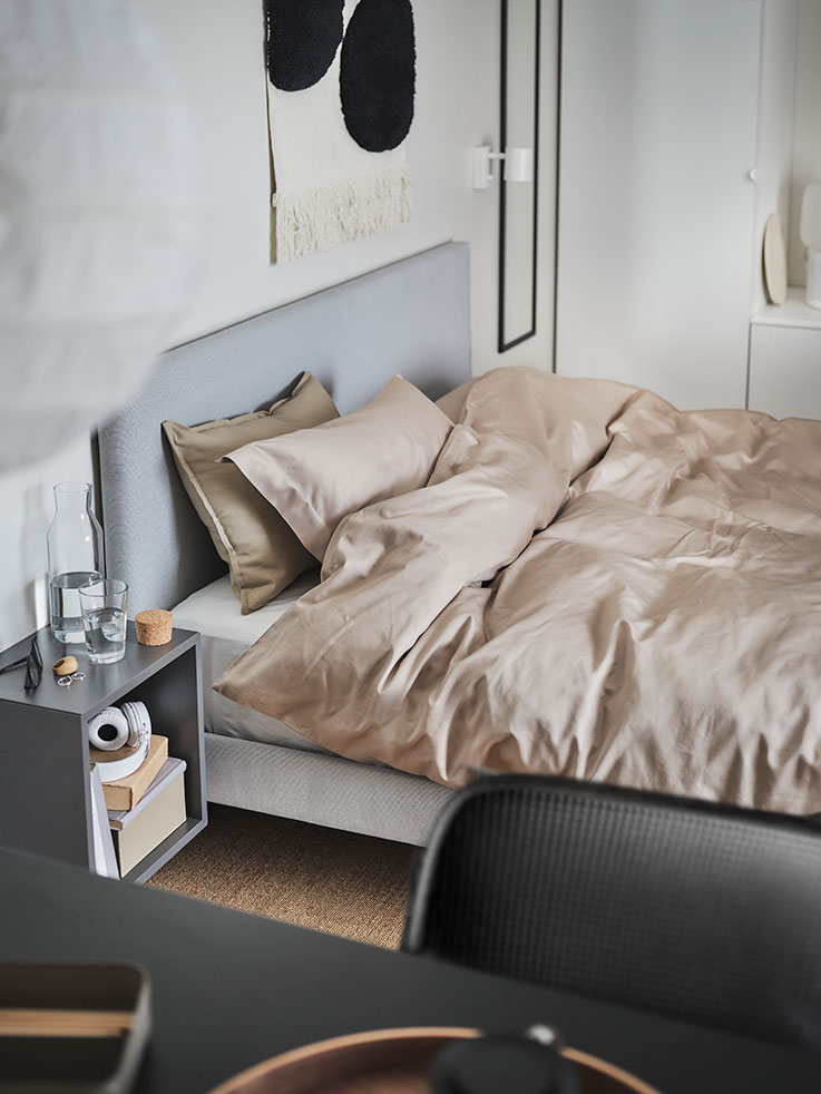Upholstered bed full