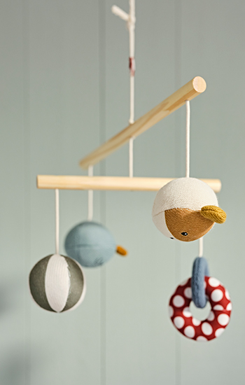 A GULDVÄVARE baby toy