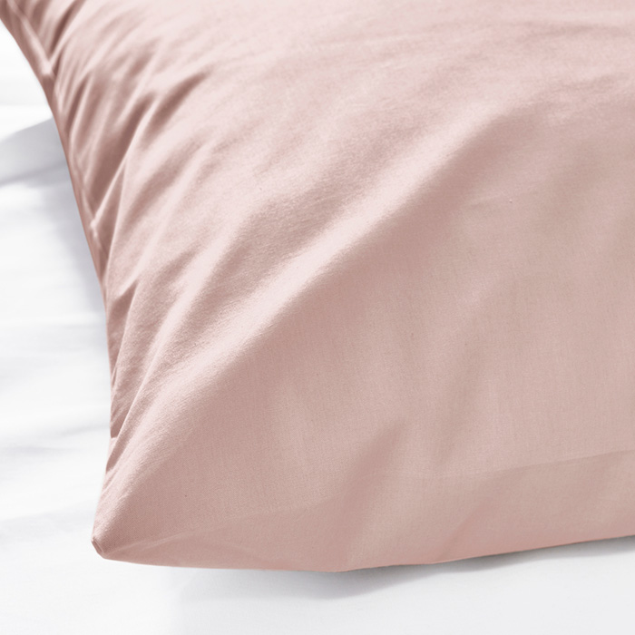 funda de almohada color rosa claro