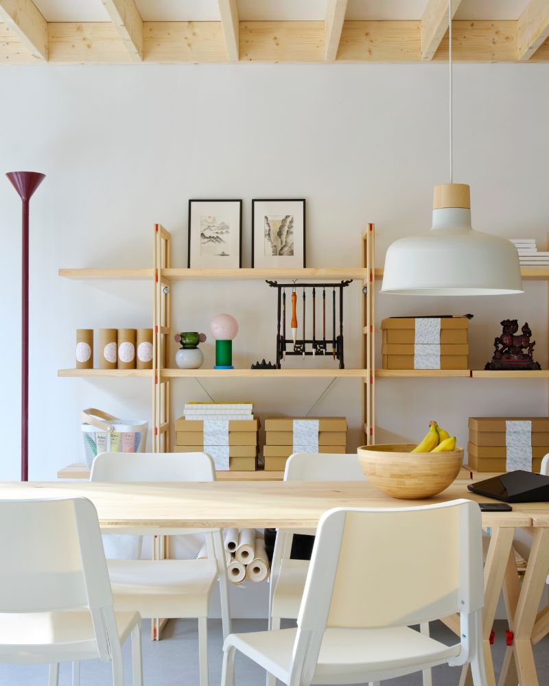 Modern office room with IKEA PS 2026 table, TEODORES chairs, BUNKEFLO lamps and IKEA PS 2026 shelving with decor.
